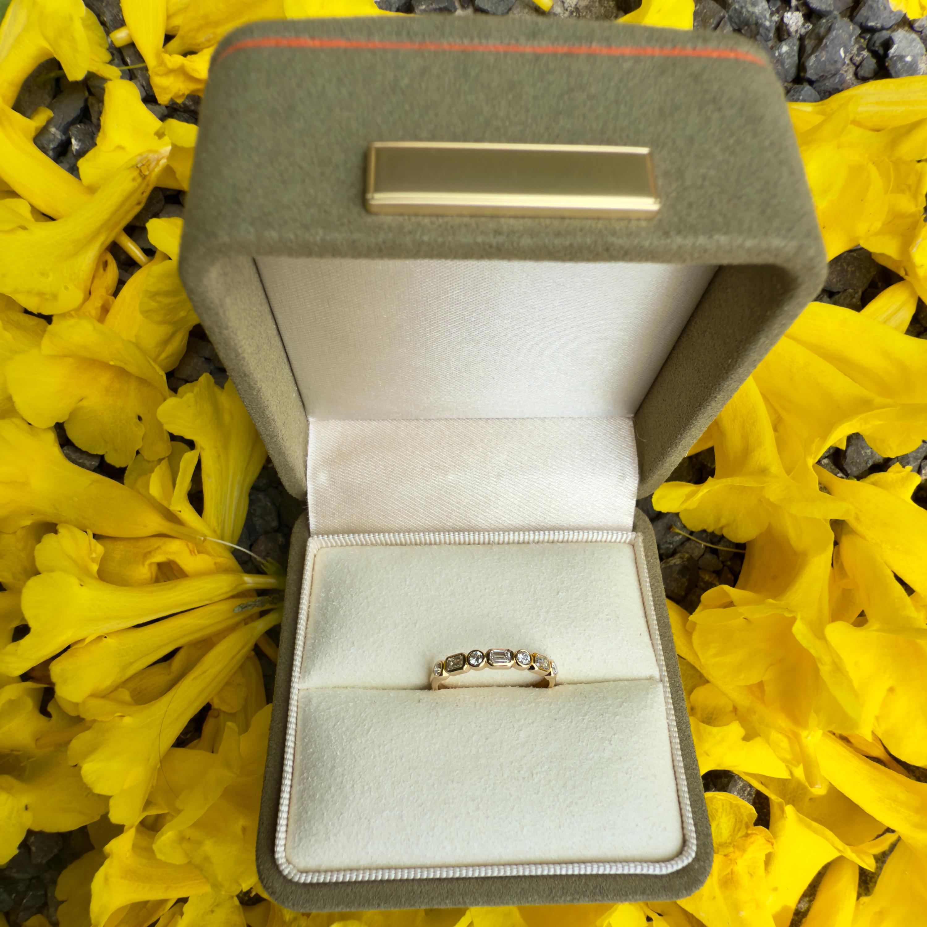 Vintage Olive Green Velvet Ring Box: Elegant Engagement Proposal Gift