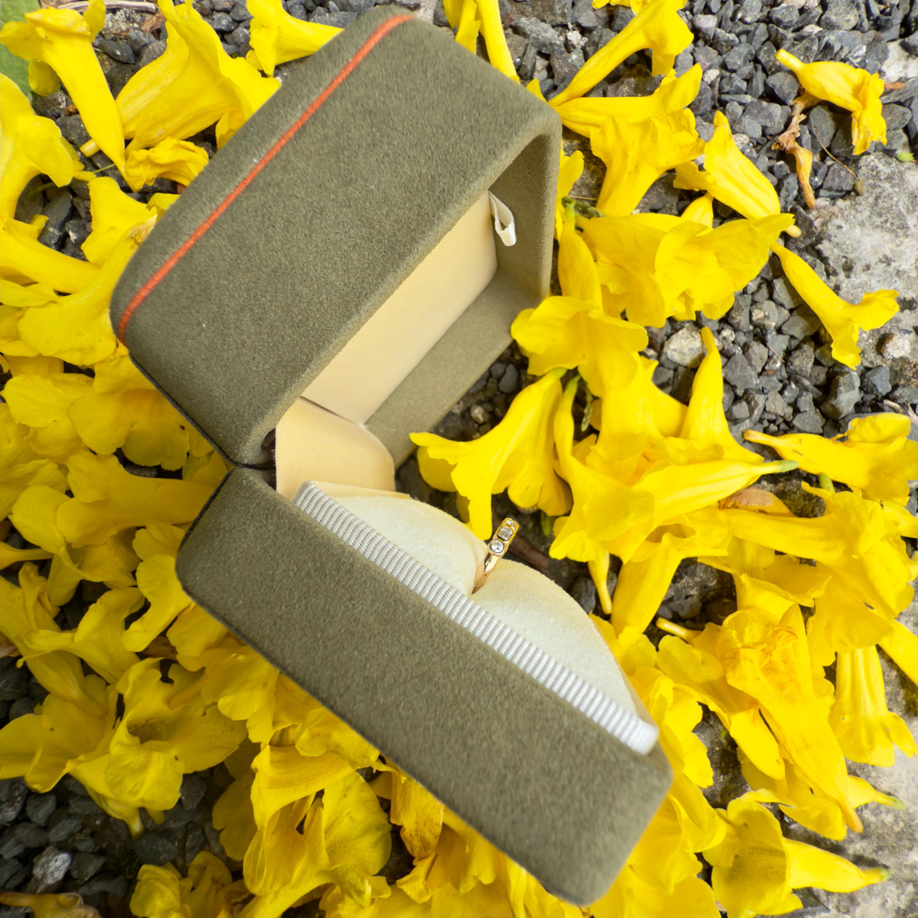 Vintage Olive Green Velvet Ring Box: Elegant Engagement Proposal Gift